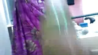 Une belle-mère magnifique a séduit son beau-fils avec son maillot de film x tukif bain captivant