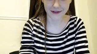 Lors de film porno streaming la fête du Nouvel An, les copines ont fait plaisir à un ami