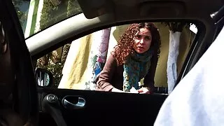 Une blonde mature caresse la bite film ponographie de son mari