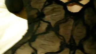 Il a tiré le pénis et a bien baisé sa femme dans la gorge de free amateur porno lui