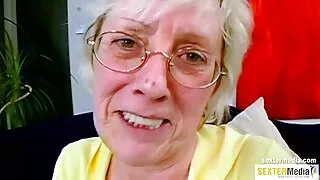 Fille appétissante porno moderne doigt coincé dans la chatte et le cul