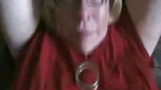 Bébé bronzé posant sur phim porno fond de mer