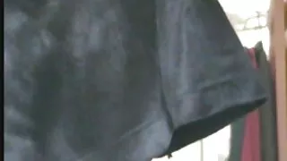 Salope avec mec baisée passionnément dans la voiture porno de luxe