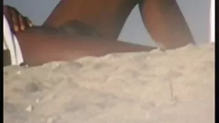 Poussin dessin animé sexe actif avec des lunettes aime se masturber