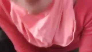 Brunette mince porno avec chien suce et donne à l'homme dans la chatte