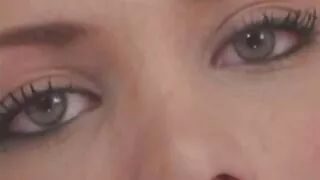 La jeune chikula film porno xxxl se baise avec ses mains dans une tarte vaginale