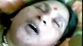 Doigt baise femme avec une grosse traite sexe entre mere et fils fraîche