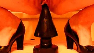 Masturbation sensuelle confiante en talons porno massaje