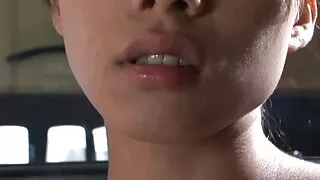 Chuvikha filmporno passe l'entretien avec une pipe de manière originale