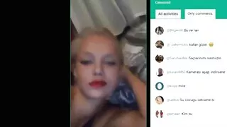 Poussin dans porno frons les bottes a un gros boulon dur mec