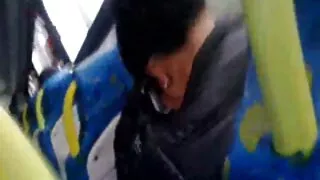 Une porno hentei nana excitée se masturbe avec un jet d'eau