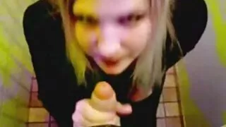 Bite juteuse à sucer avec porno sud africain la bouche bâillonnée